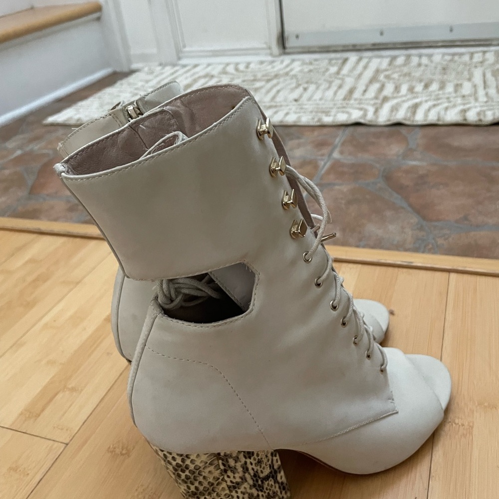 Vero Cuoio Cream Lace-Up Boots with Snakeskin Heel